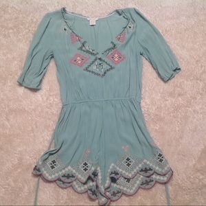 Green Size M Romper Scalloped Hem Covered Buttons
